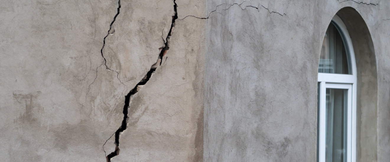 Risse am Gebäude